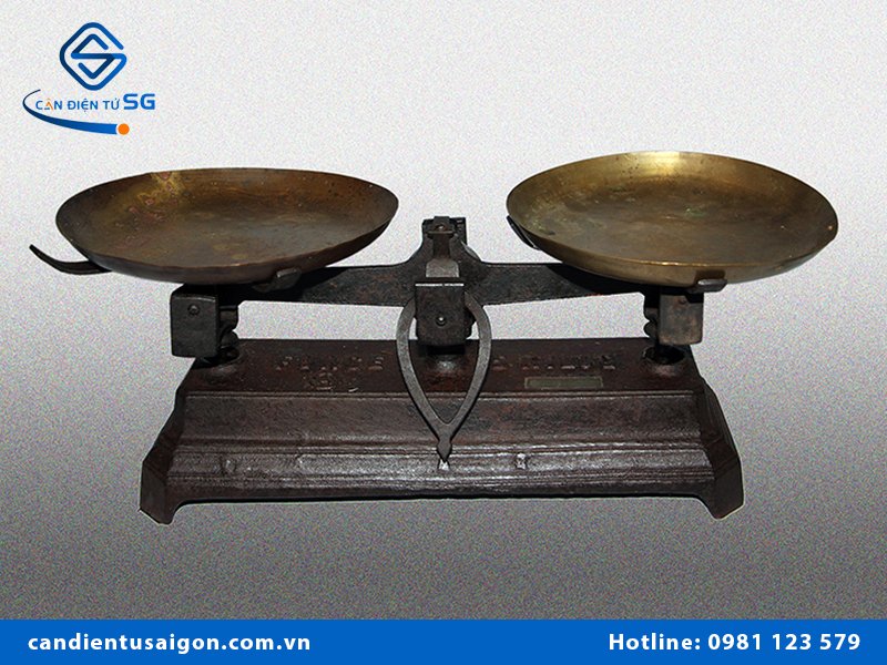 Cân 2 đĩa thăng bằng ngày xưa