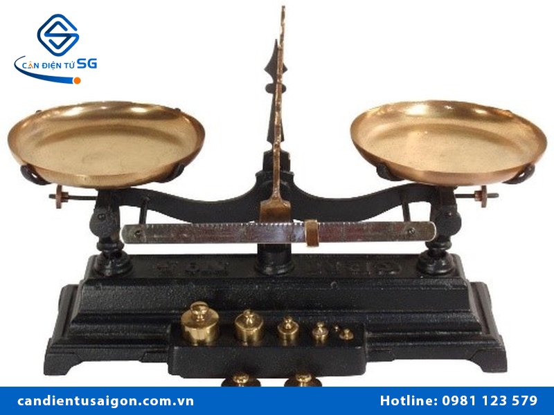 Cân 2 đĩa thăng bằng ngày xưa