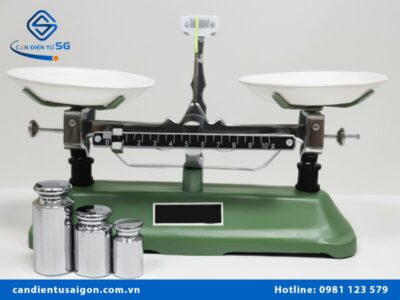 Cân đĩa có quả cân