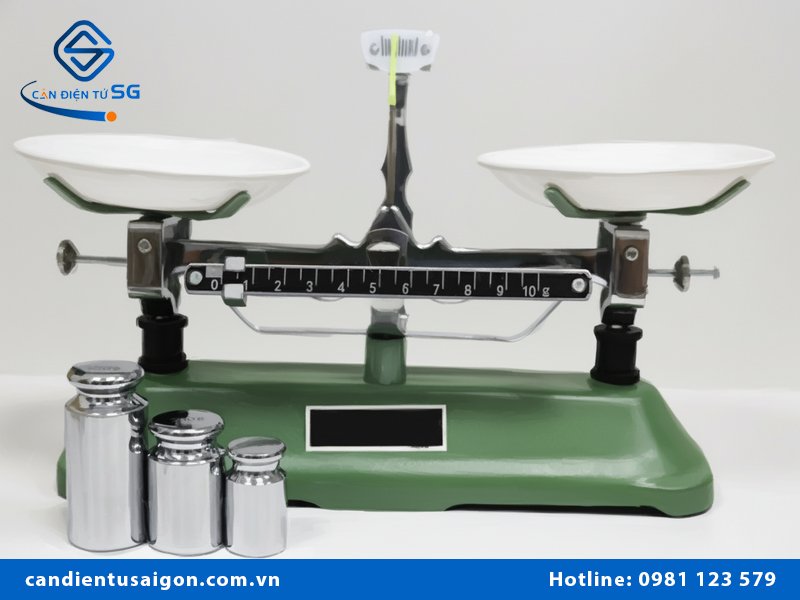 Cân đĩa có quả cân